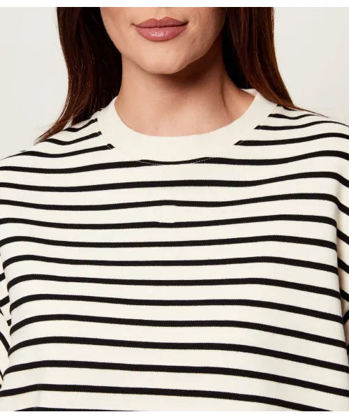 Alesija Tī